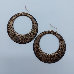 ⭐2 for $10⭐ Round black gold disc earrings